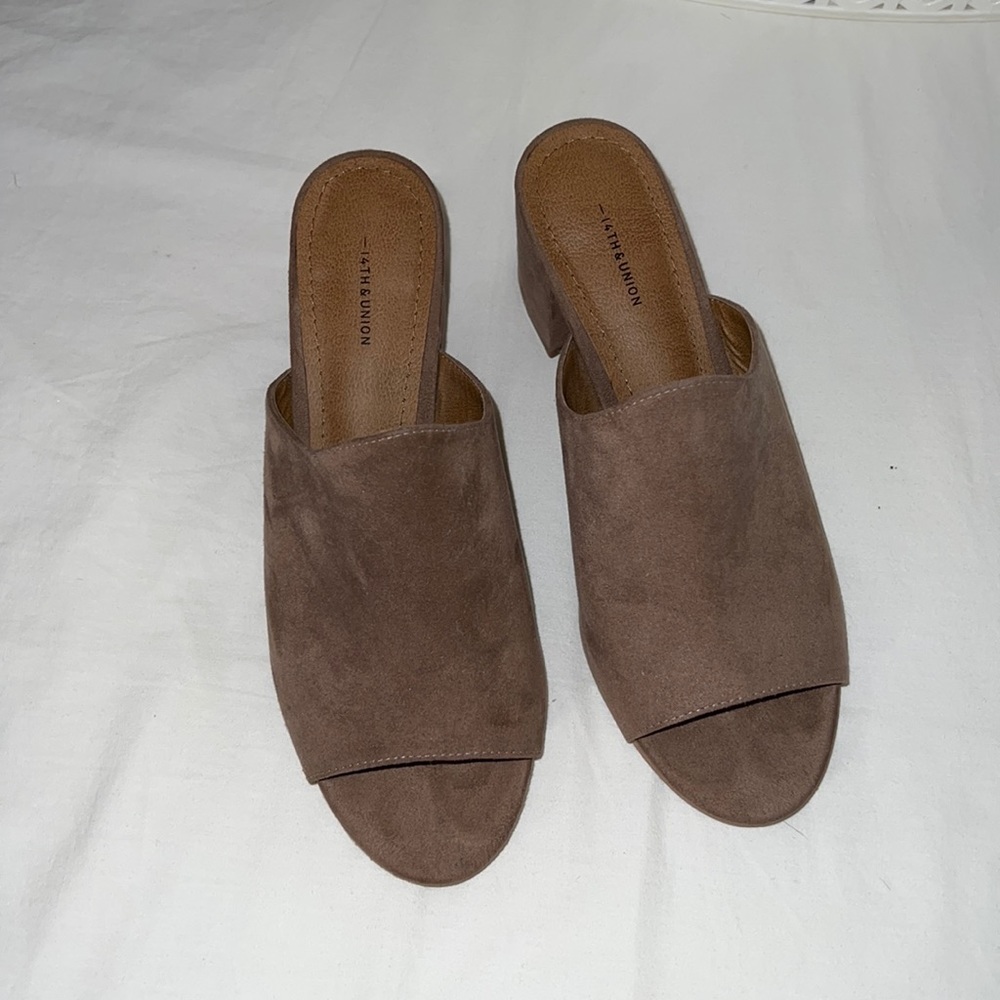 NEVER BEEN WORN